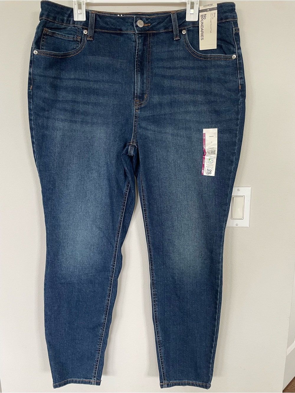 NWT No Boundaries Women'sJeans Fitted Though Hip Thigh High-Rise Skinny Blue 12